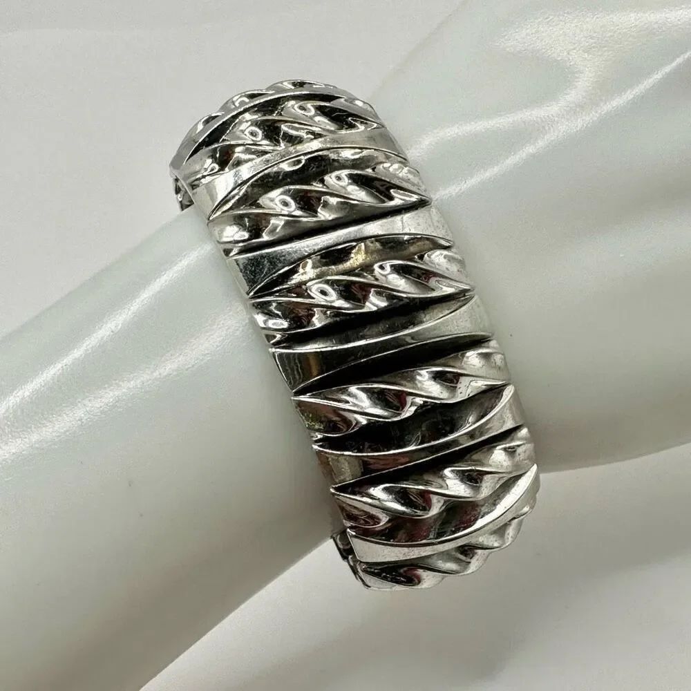Leading Lady Harwood silver tone stretchy expansion bracelet